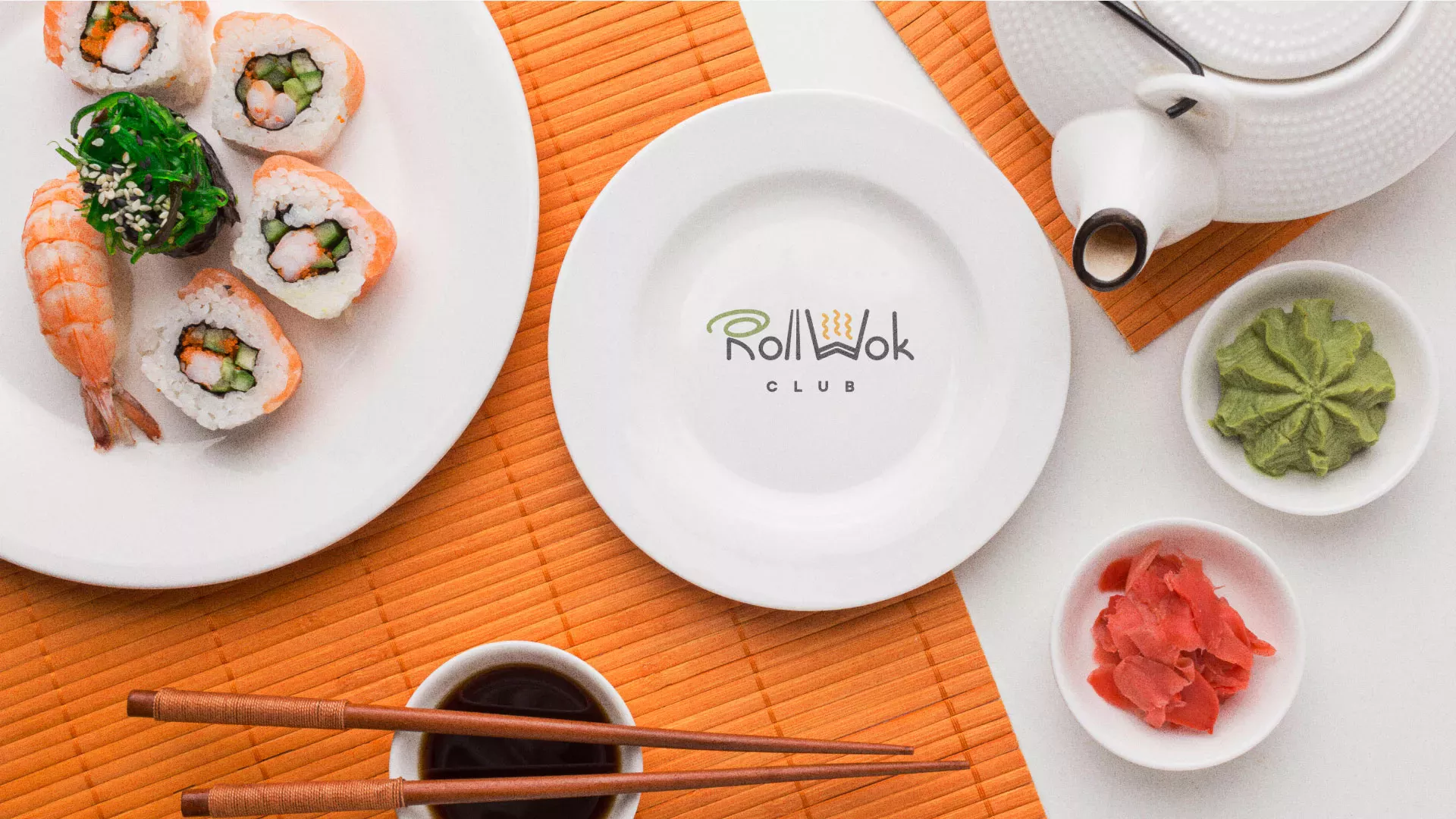 Разработка логотипа и фирменного стиля суши-бара «Roll Wok Club» в Чердыни